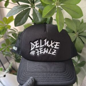 DELUXE JEWLZ TRUCKER CAP | BLACK