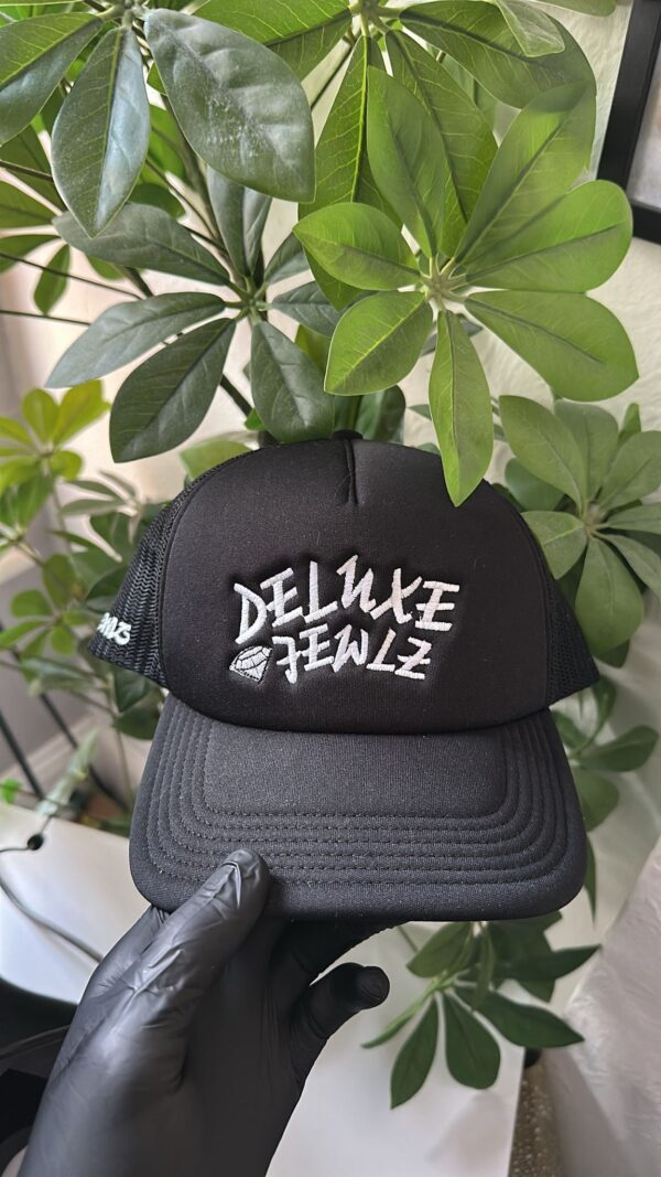 DELUXE JEWLZ TRUCKER CAP | BLACK